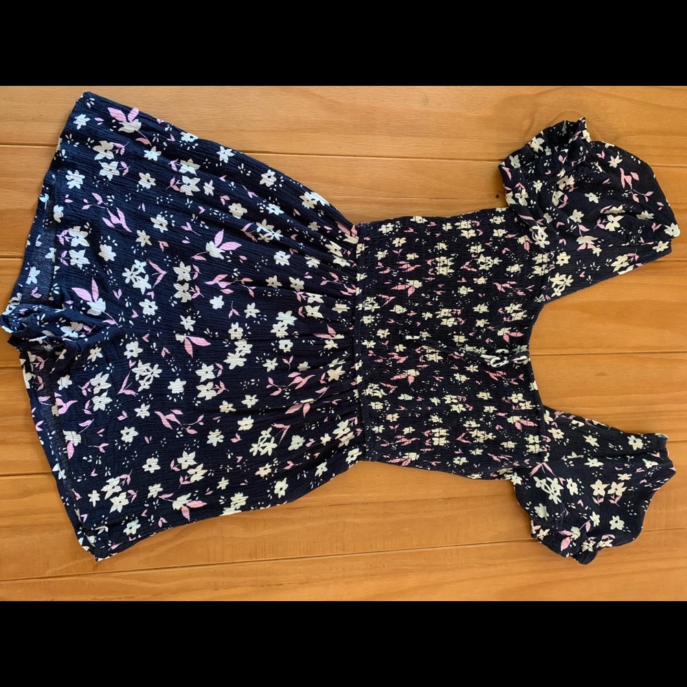 Billabong Flirty Day Romper. Size: M. Color: Navy/Floral Print.